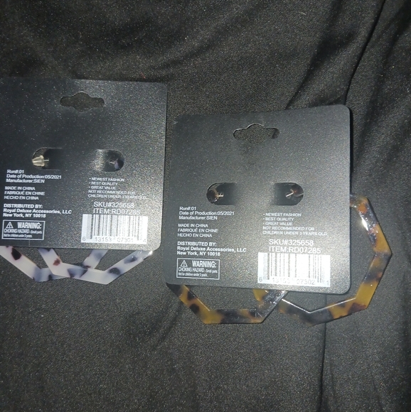 NEW Bundle of Women fashion printed hoop earrings - Picture 6 of 6